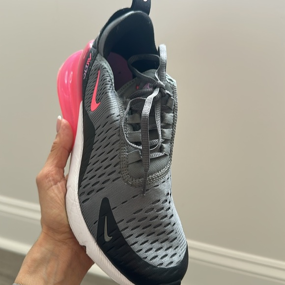 Nike Air Max 270 Women’s
SIZE 5
Smoke Grey & Hyper Pink - Picture 10 of 15